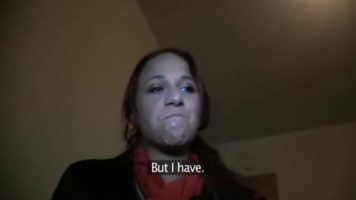 يسمح لها تمتص قضيبه حتى يشعر بالملل